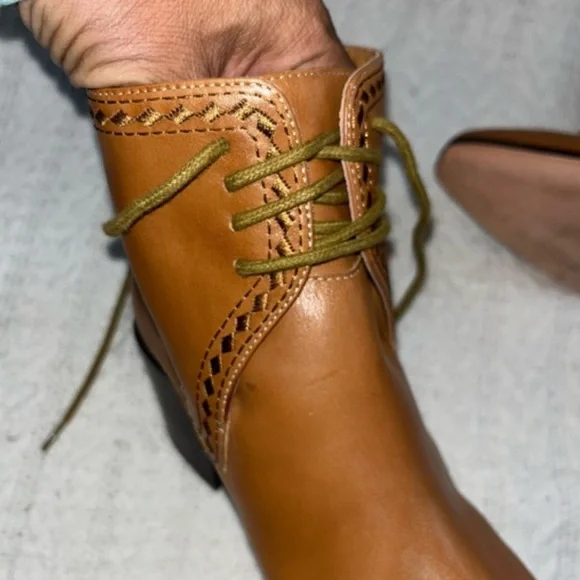 Bettye Muller Frontier Leather Lace Up Block Heel Ankle Boots • Anthropologie • - Picture 4 of 14